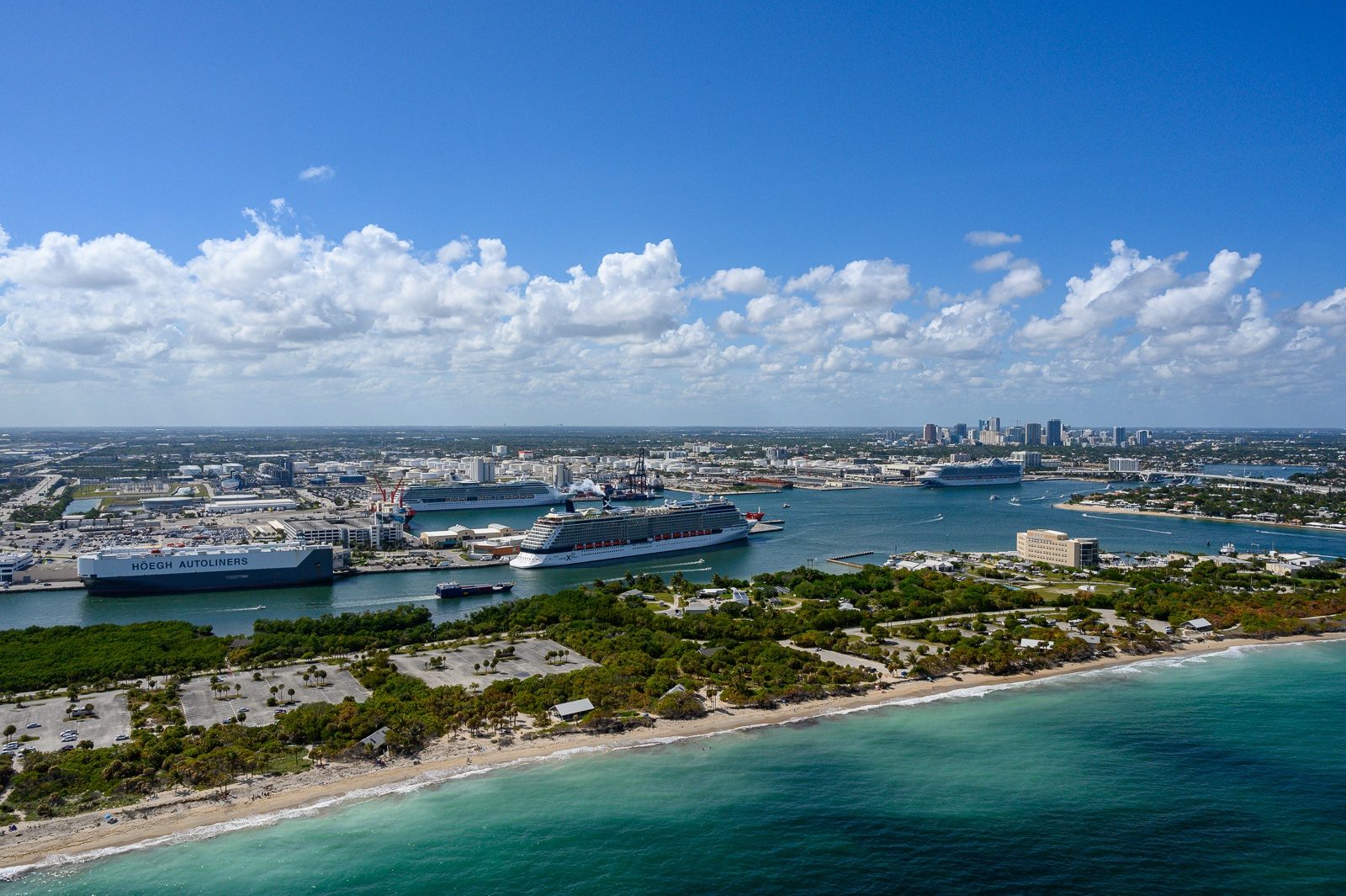 Helicopter tour over Miami by Suave Lifestyle Concierge photo 4