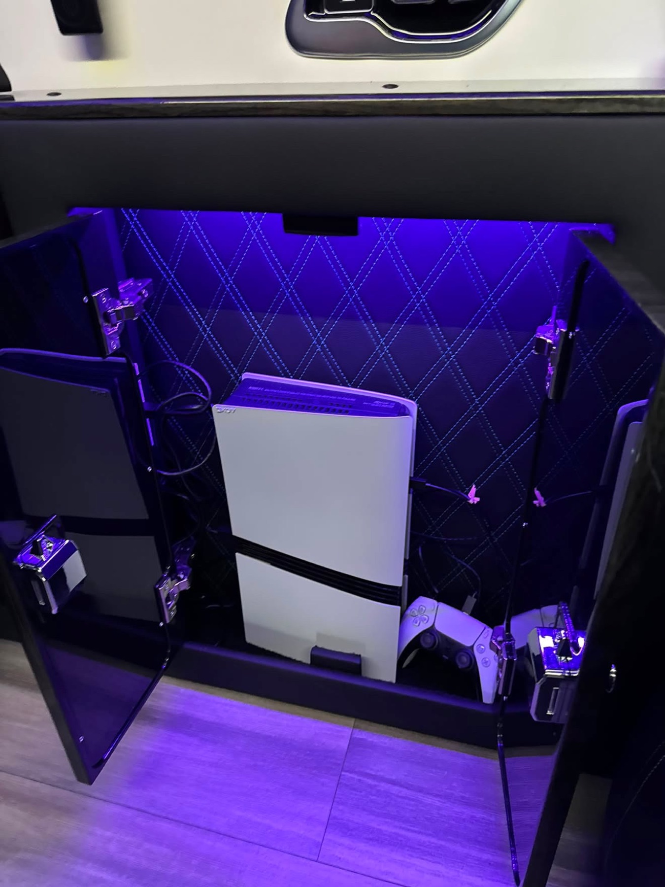 Mercedes-Benz Sprinter Executive Jet chauffeur service by Suave Lifestyle Concierge photo 5