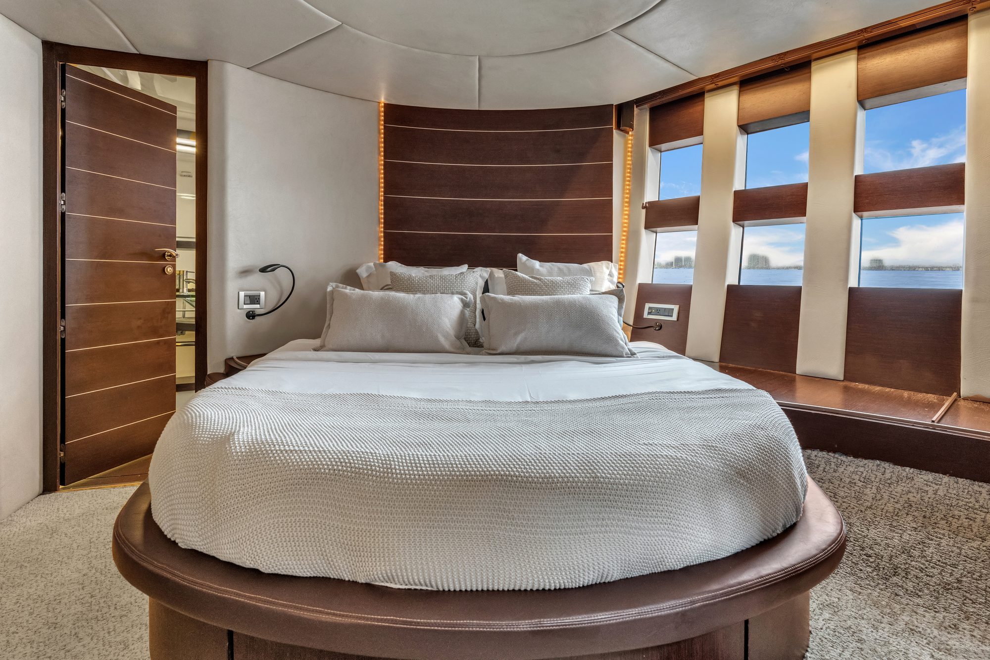 Yacht Charter ~ 68 Foot Azimut "Tranquilo" by Suave Lifestyle Concierge photo 8