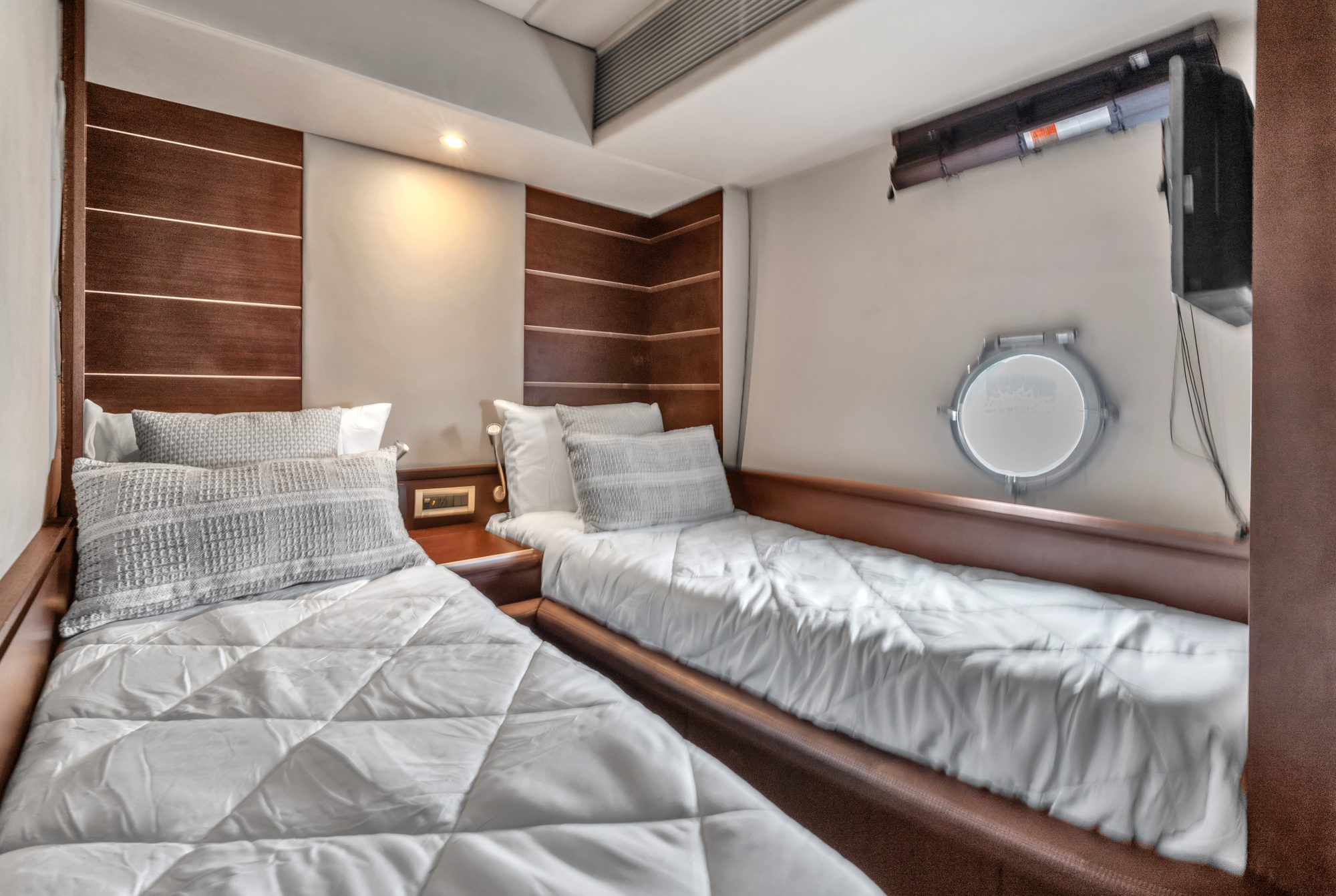 Yacht Charter ~ 68 Foot Azimut "Tranquilo" by Suave Lifestyle Concierge photo 9