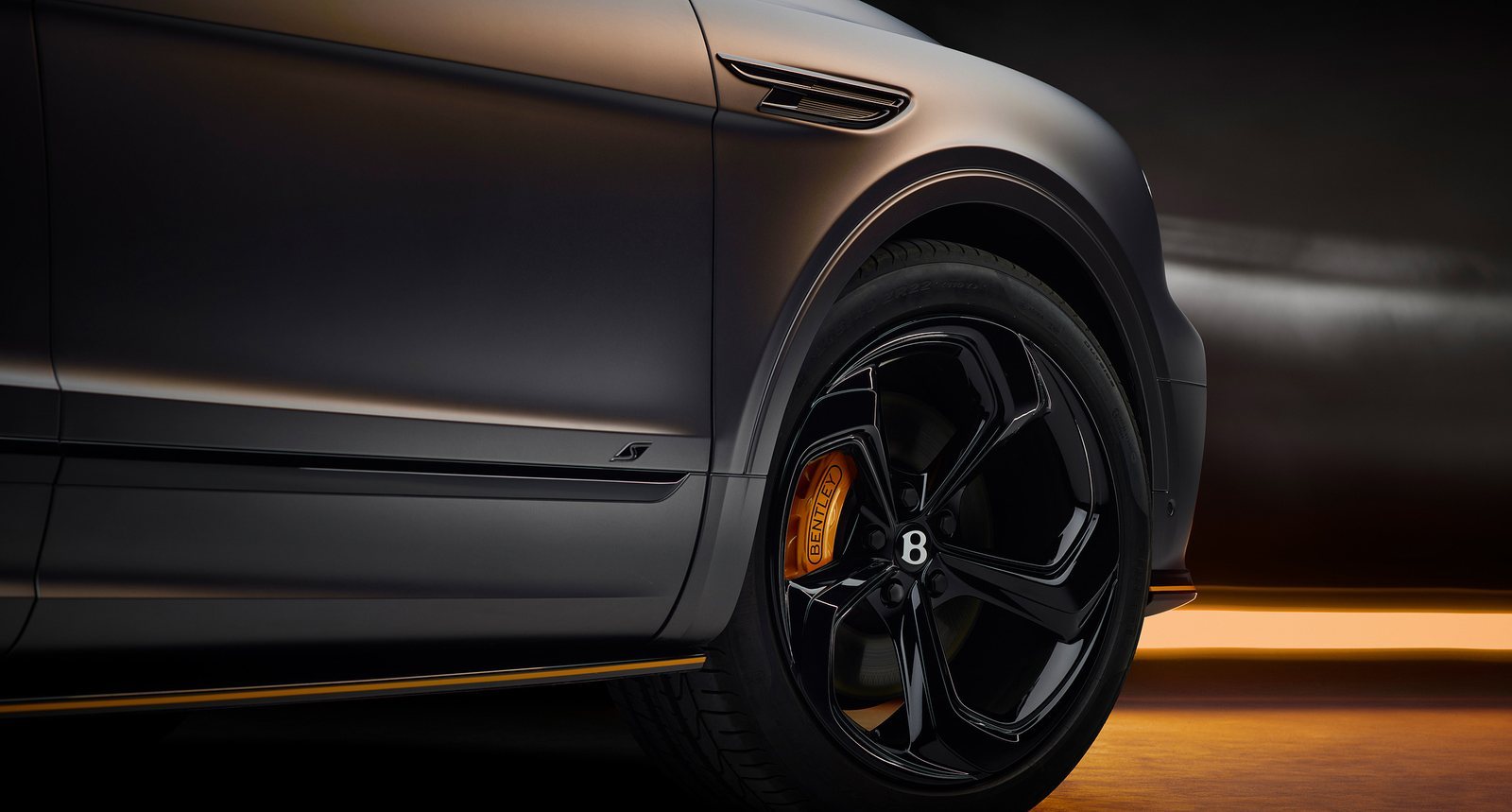 Bentley Bentayga rental in Miami by Suave Lifestyle Concierge photo 6