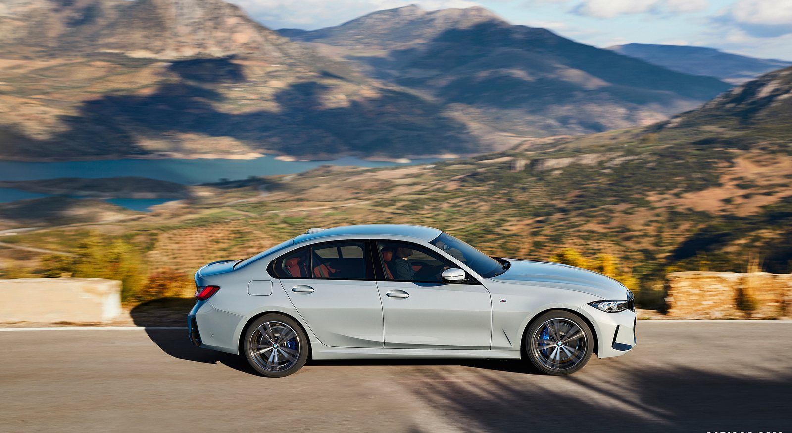 BMW 330i M Sport rental in Miami by Suave Lifestyle Concierge photo 2