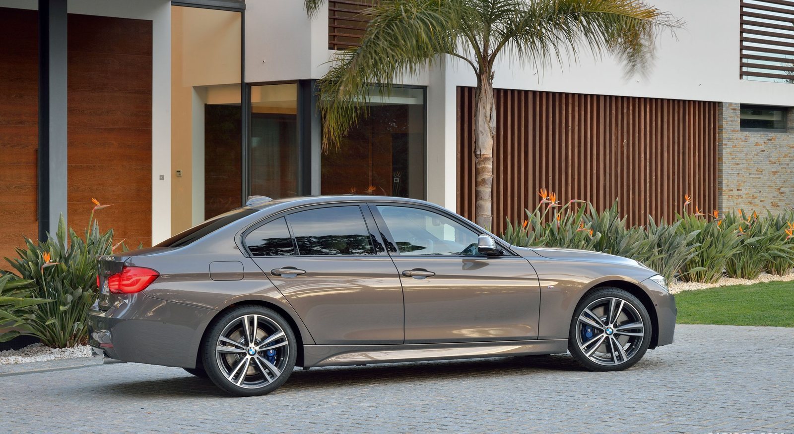 BMW 335i xDrive rental in Miami by Suave Lifestyle Concierge photo 3