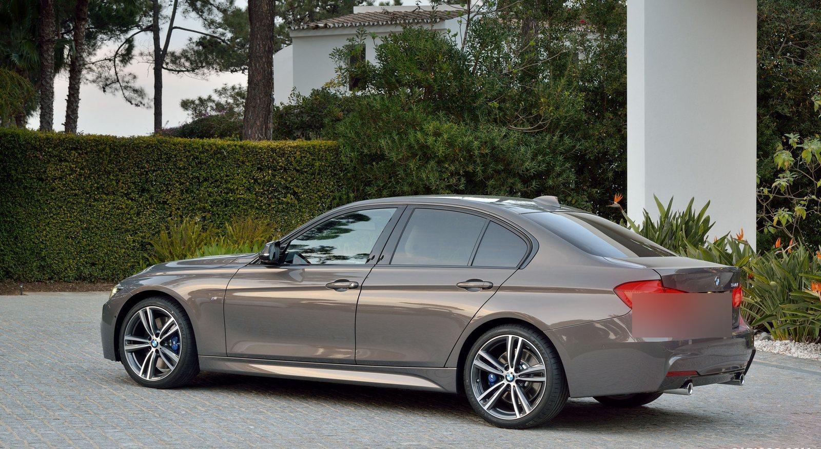 BMW 335i xDrive rental in Miami by Suave Lifestyle Concierge photo 4