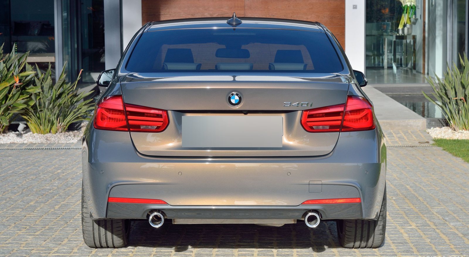 BMW 335i xDrive rental in Miami by Suave Lifestyle Concierge photo 5