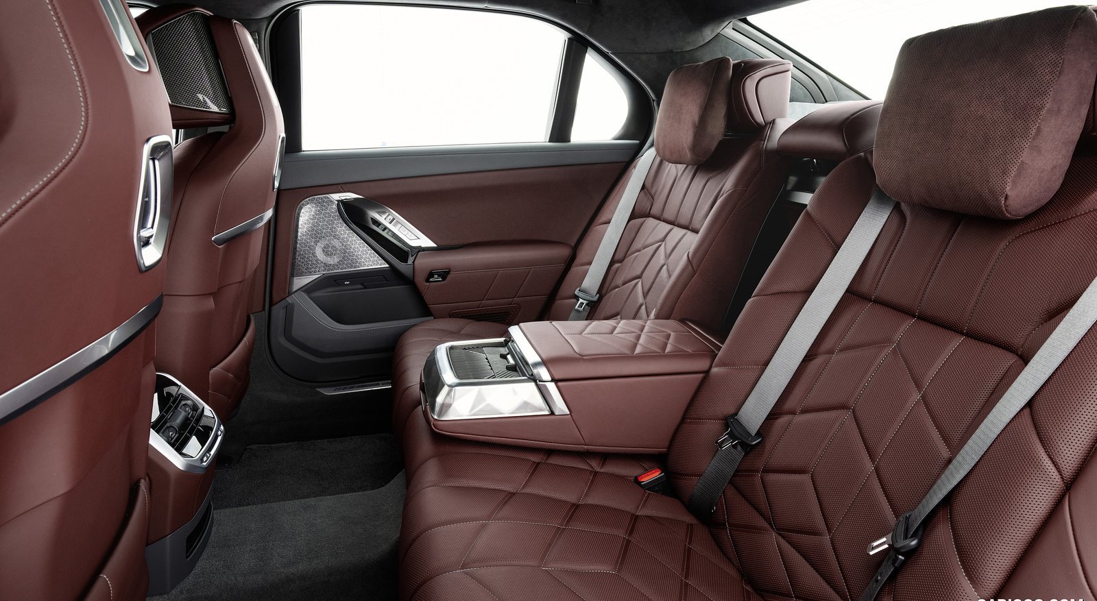 BMW 740i rental in Miami by Suave Lifestyle Concierge photo 8