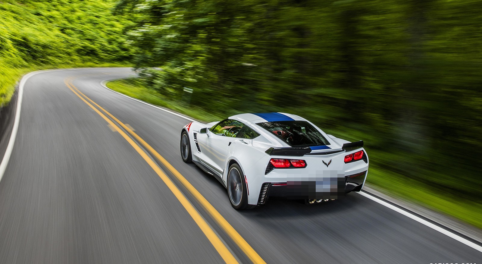 Corvette 2LT (White) rental in Miami by Suave Lifestyle Concierge photo 2
