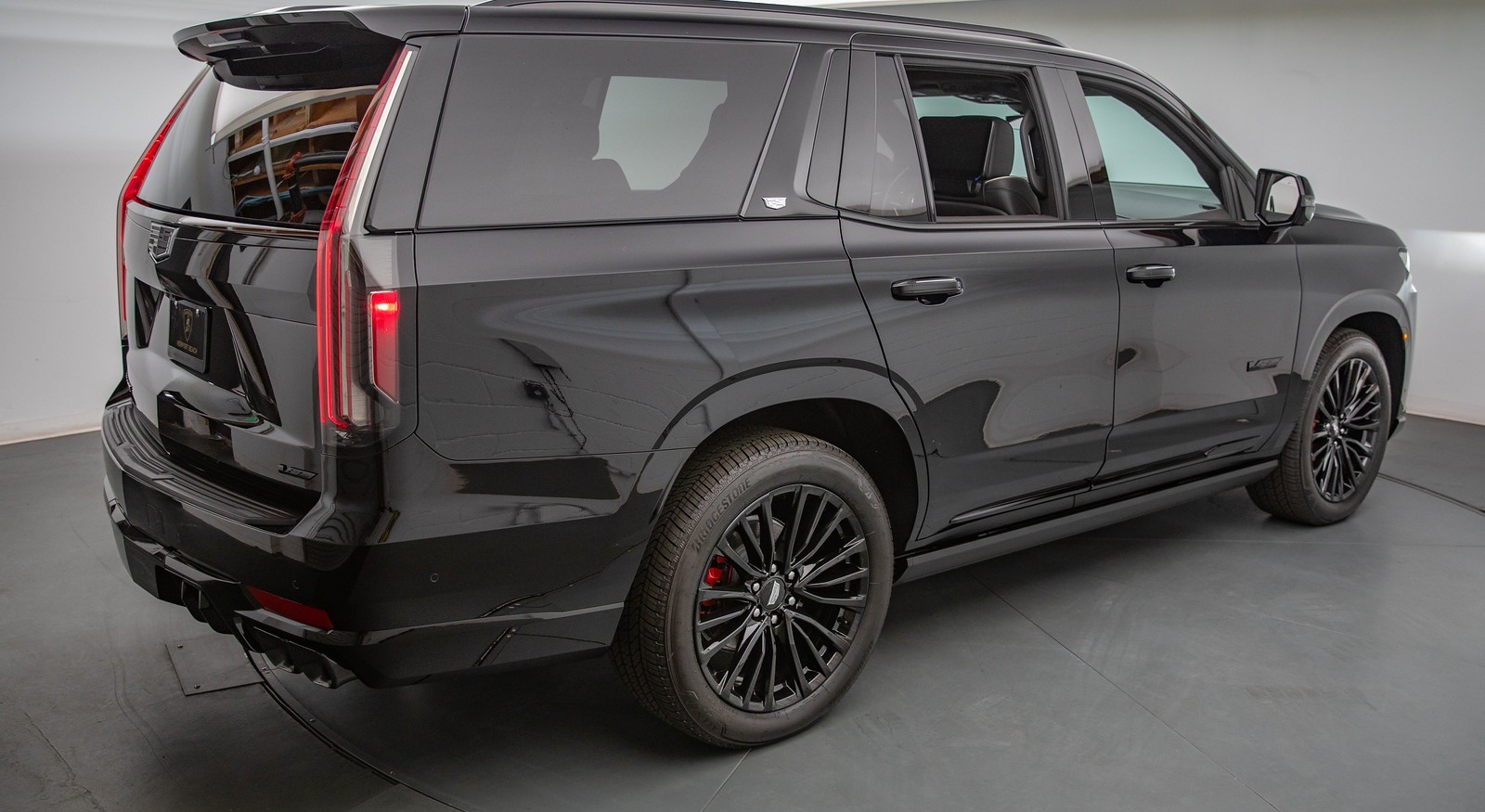 Cadillac Escalade rental in Miami by Suave Lifestyle Concierge photo 4
