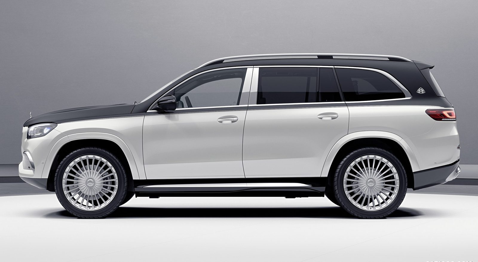 Mercedes-Maybach GLS 600 (Silver) rental in Miami by Suave Lifestyle Concierge photo 4