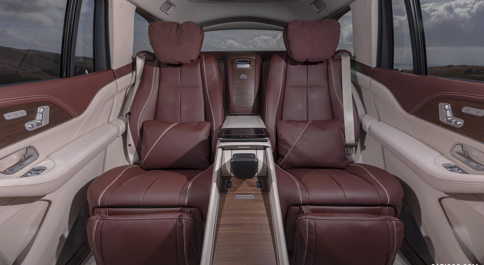 Mercedes-Maybach GLS 600 (White) rental in Miami by Suave Lifestyle Concierge photo 2