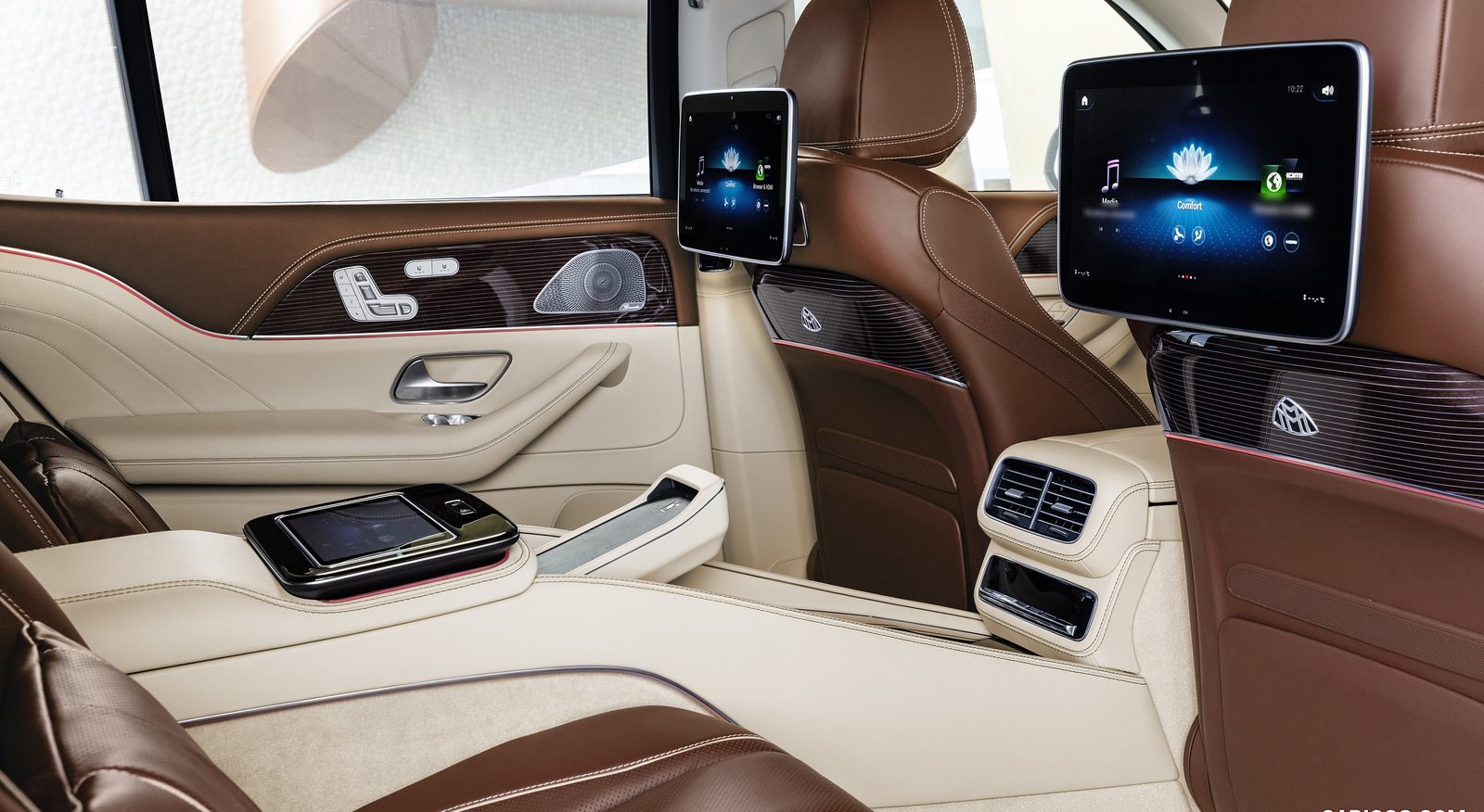 Mercedes-Maybach GLS 600 (White) rental in Miami by Suave Lifestyle Concierge photo 8
