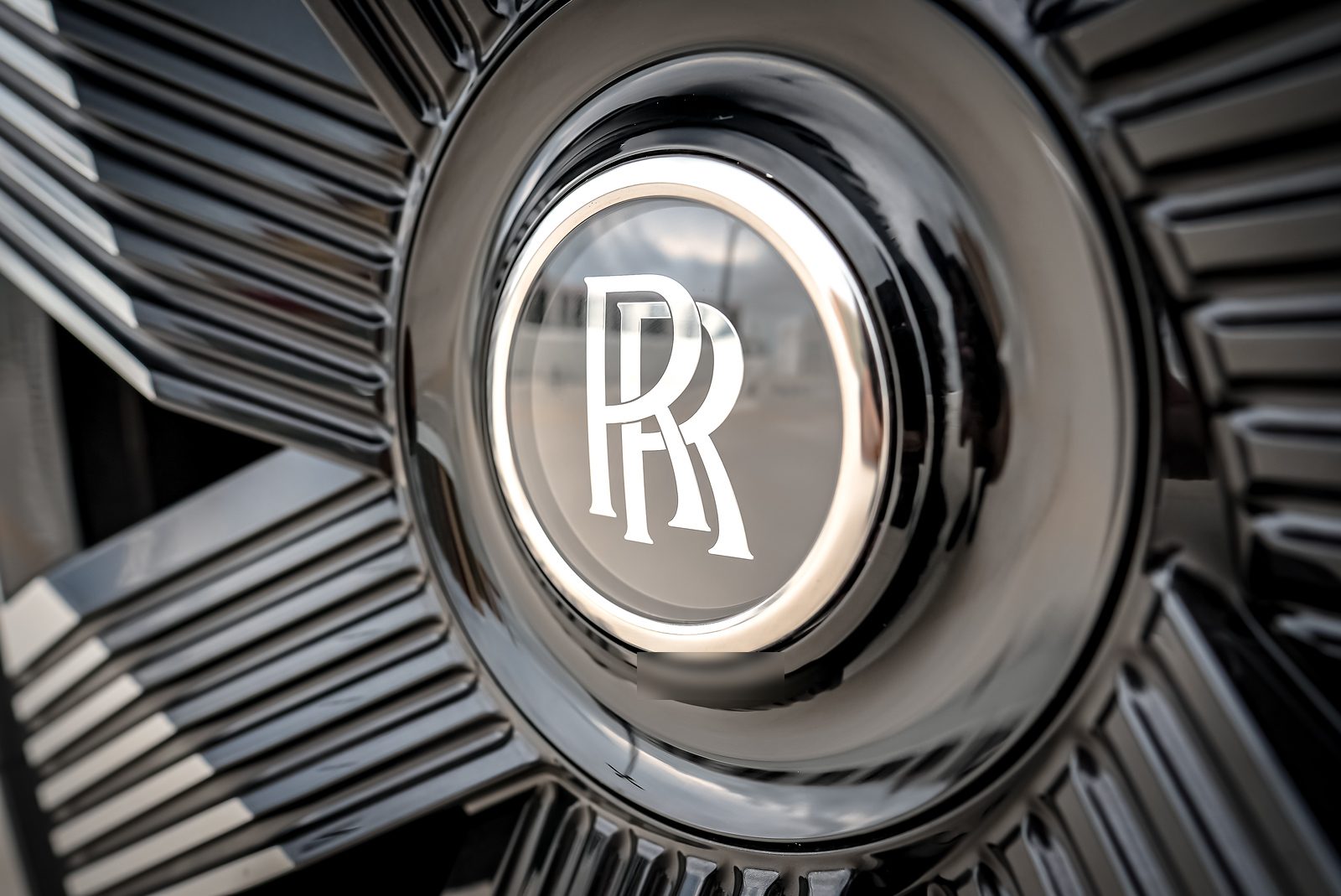 Rolls-Royce Spectre rental in Miami by Suave Lifestyle Concierge photo 3
