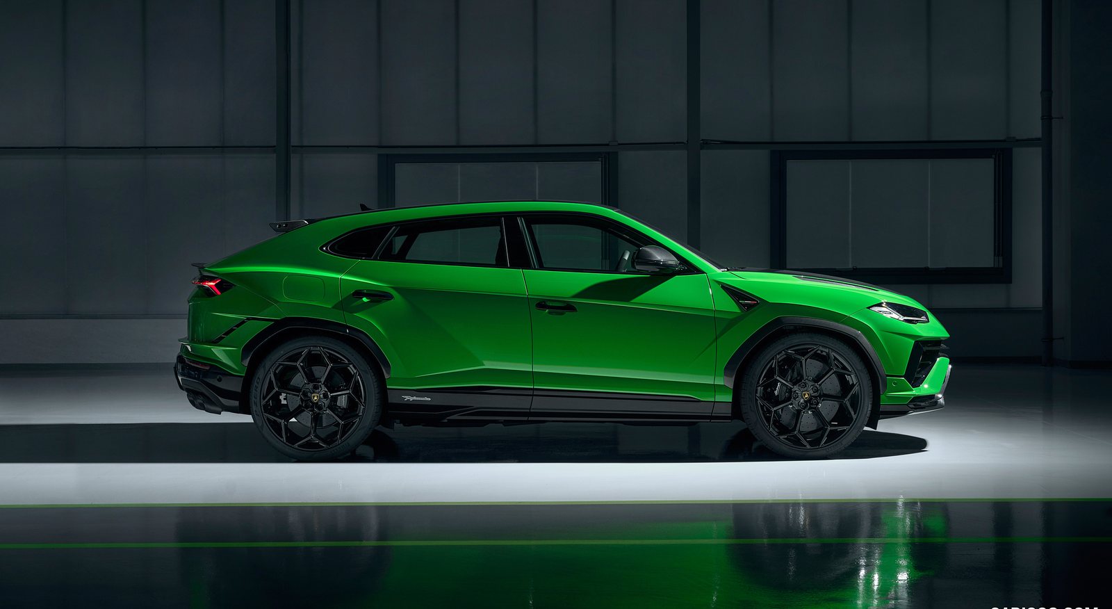 Lamborghini Urus photo 2
